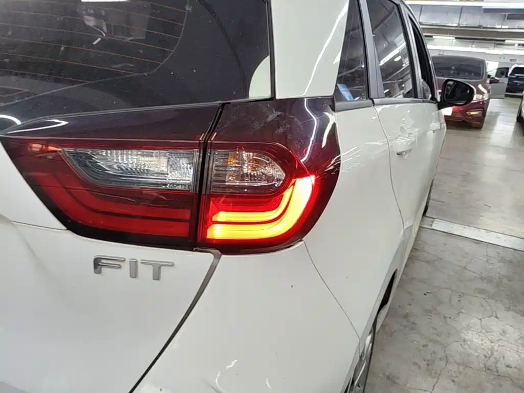 Honda Fit — фото 8