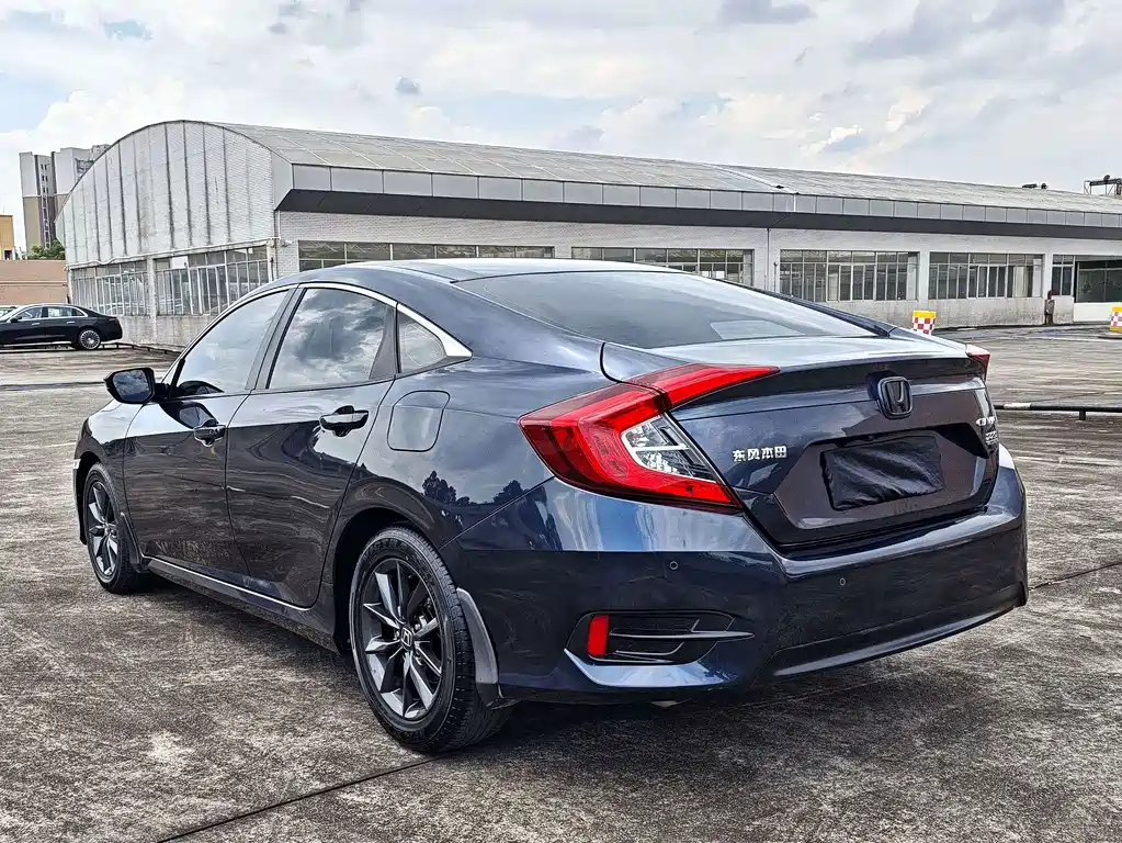 Honda Civic — фото 11