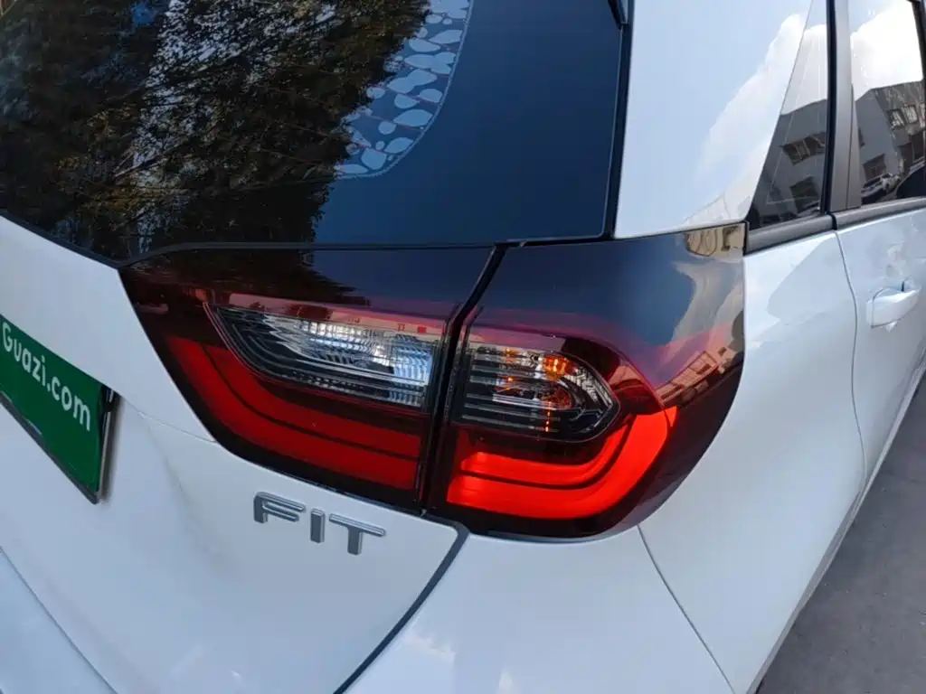 Honda Fit — фото 8