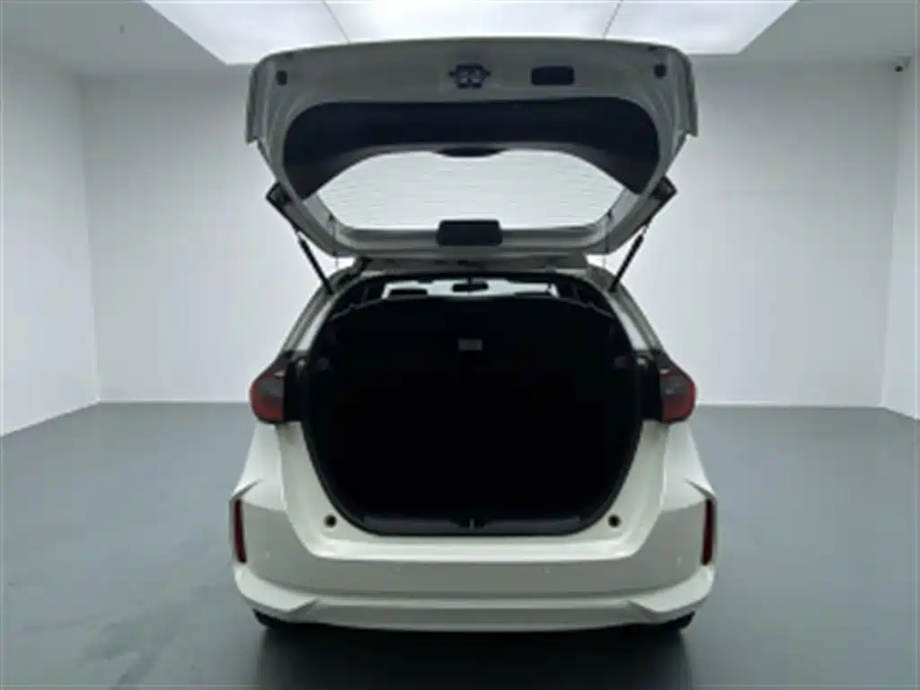 Honda Fit — фото 8