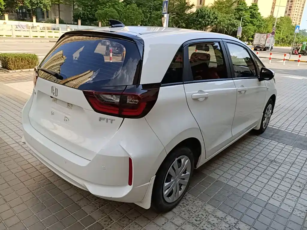 Honda Fit — фото 7