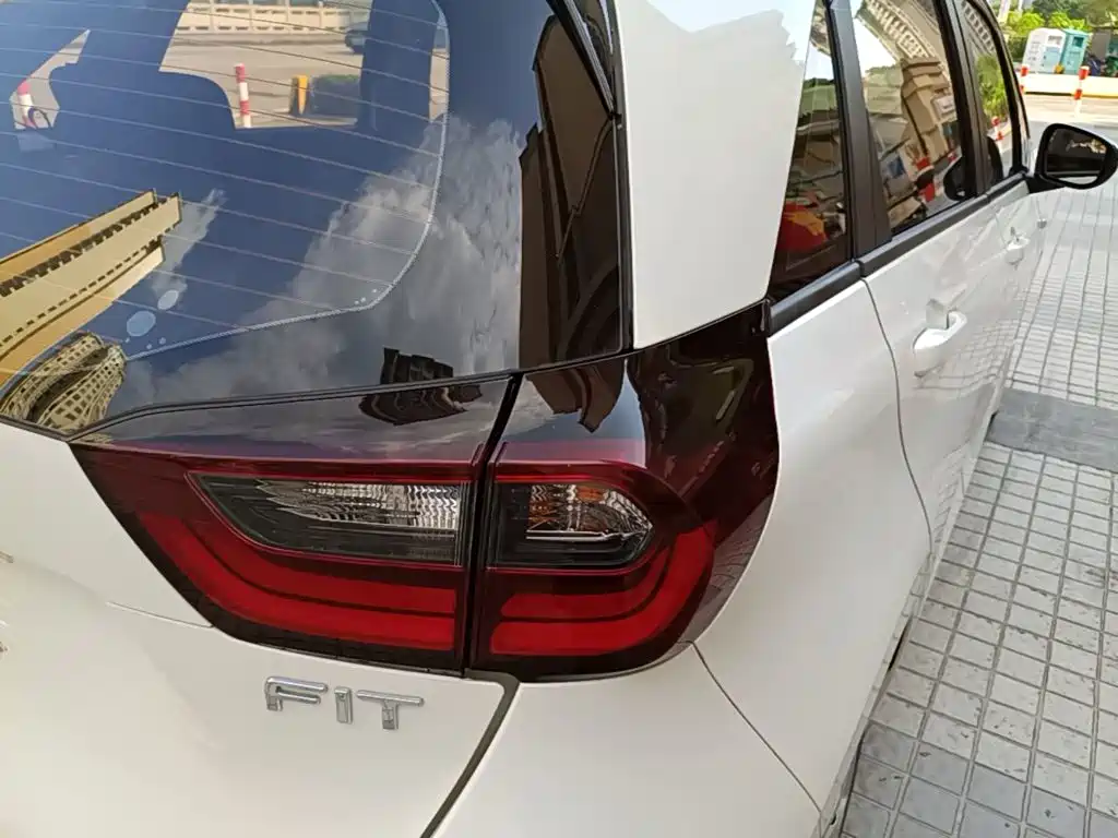Honda Fit — фото 8
