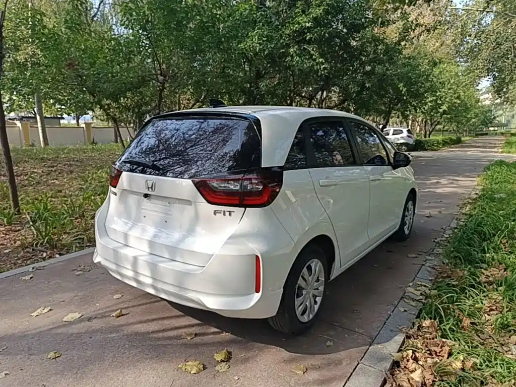 Honda Fit — фото 7