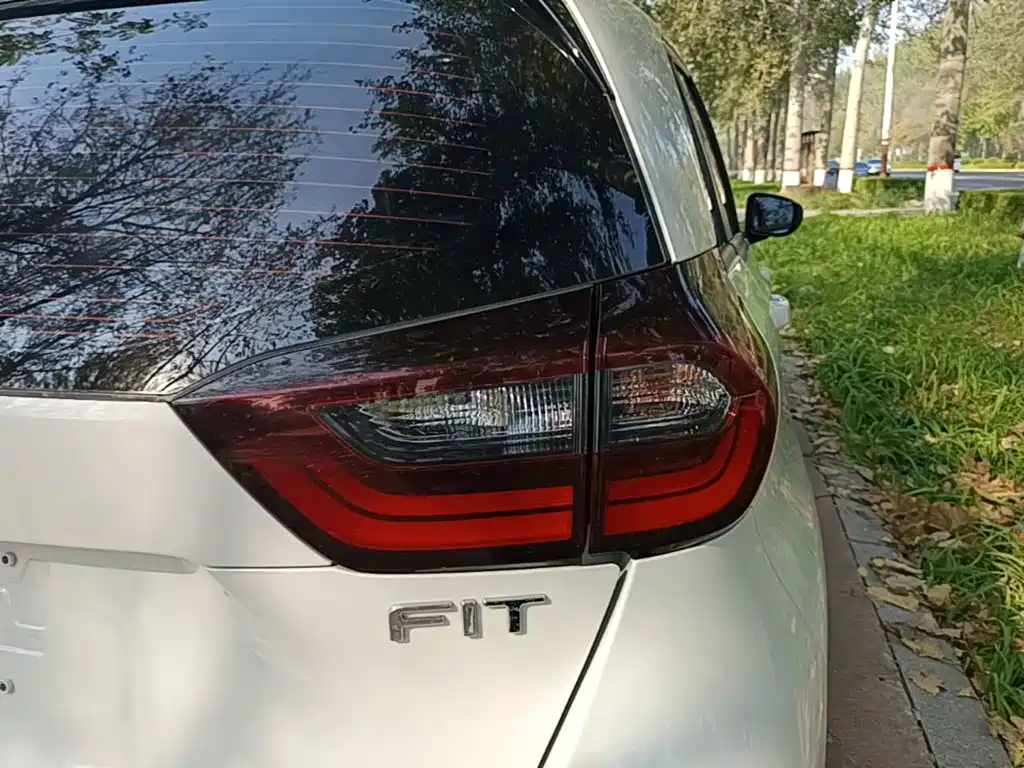 Honda Fit — фото 8