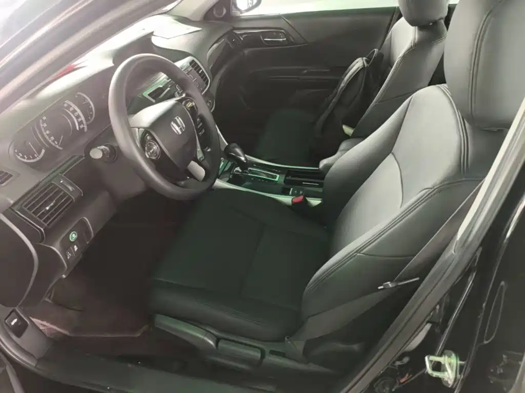 Honda Accord — фото 15
