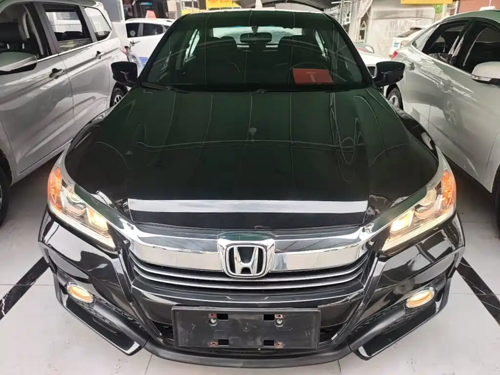 Honda Accord — фото 3