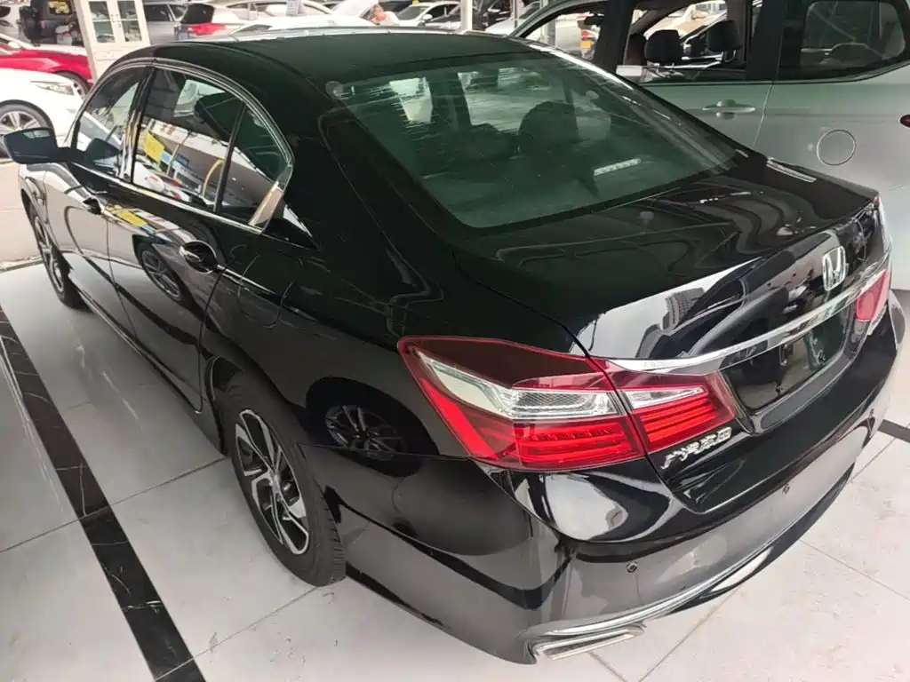 Honda Accord — фото 5