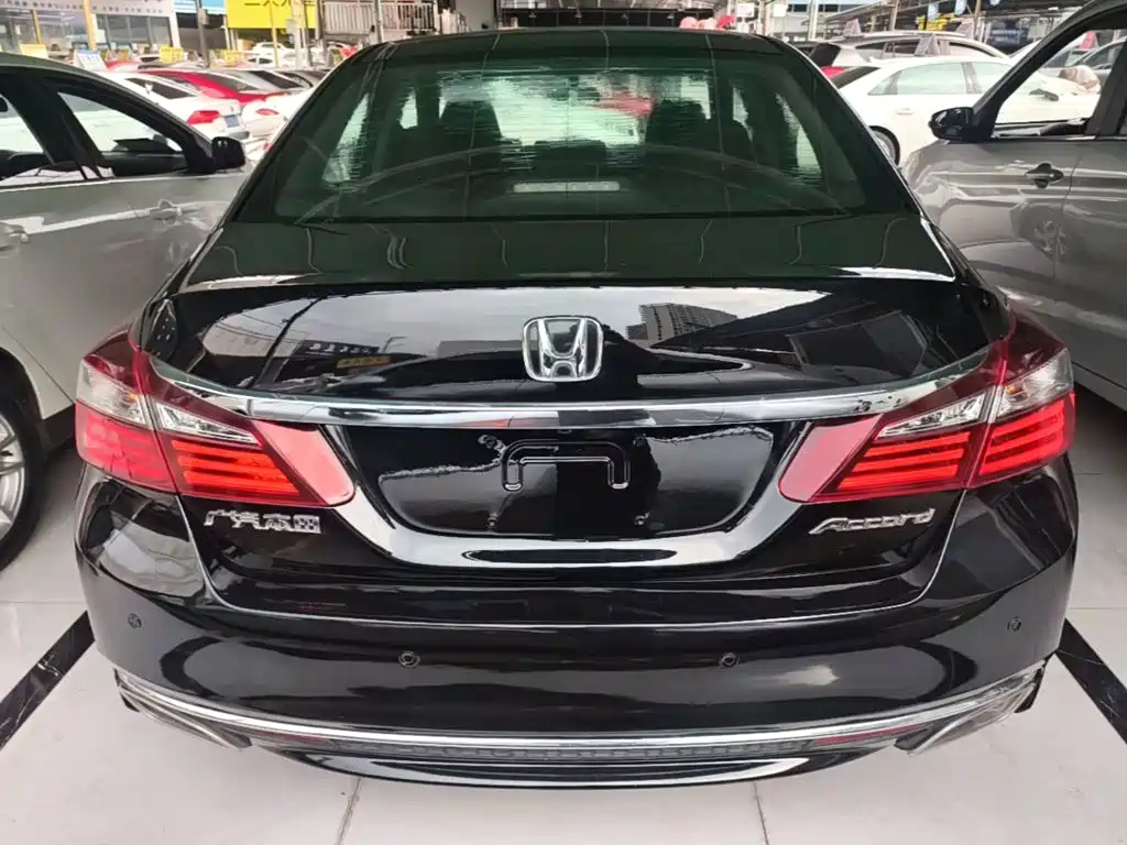 Honda Accord — фото 6