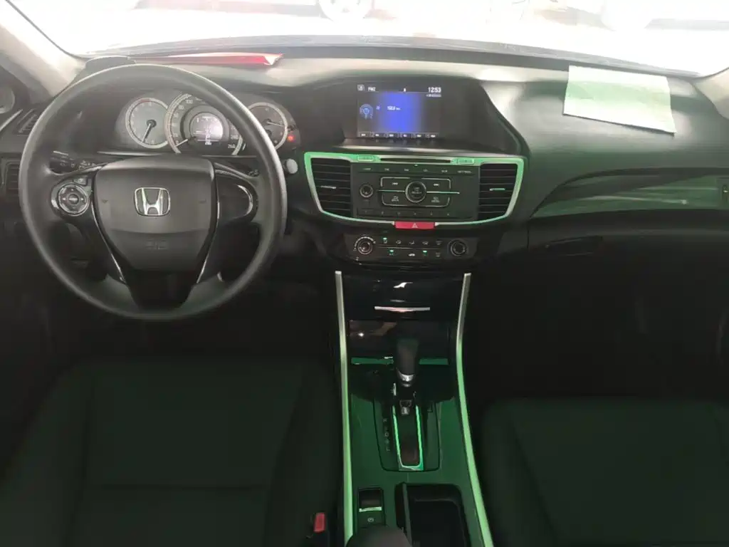 Honda Accord — фото 10