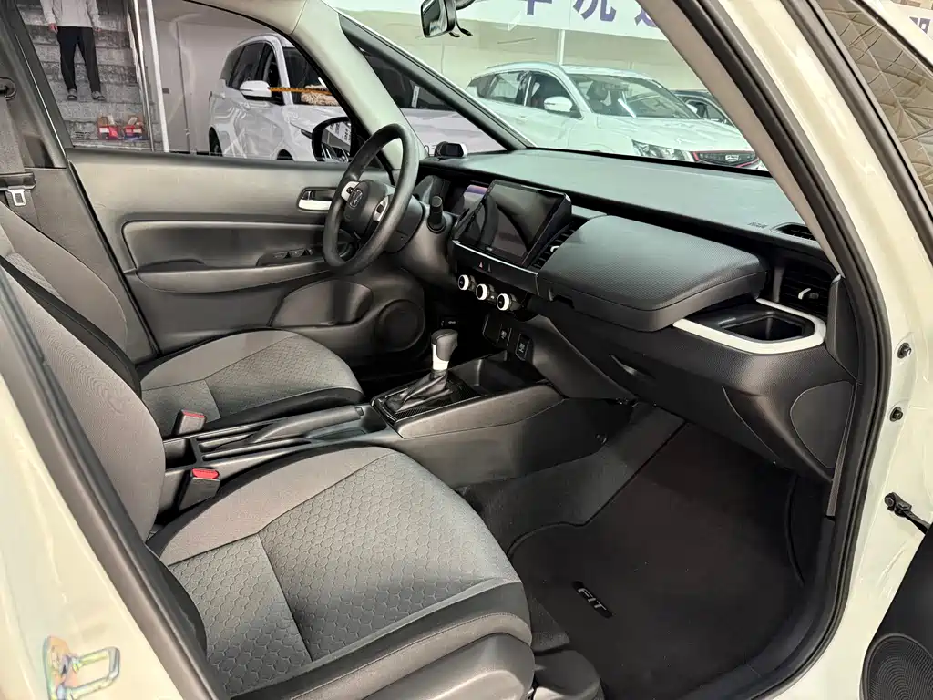 Honda Fit — фото 6