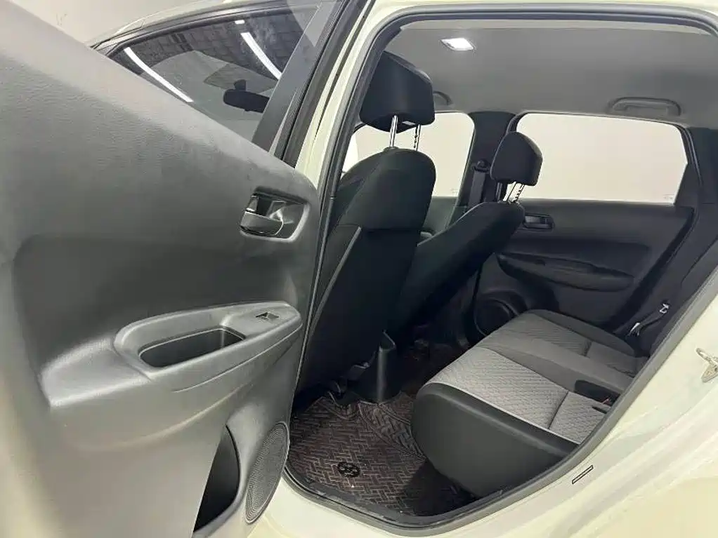 Honda Fit — фото 10