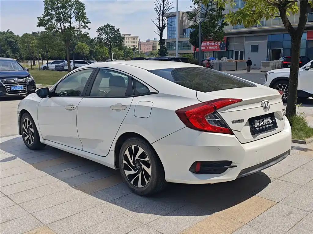 Honda Civic — фото 10