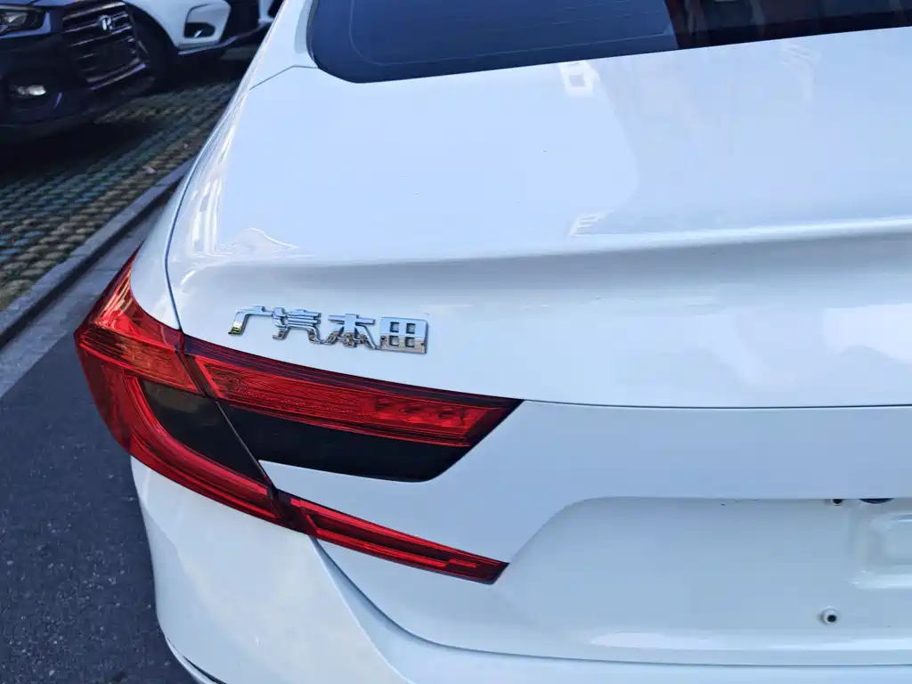 Honda Accord — фото 11