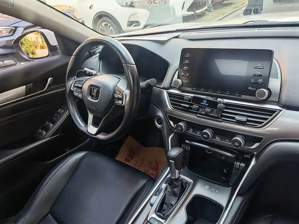 Honda Accord — фото 18