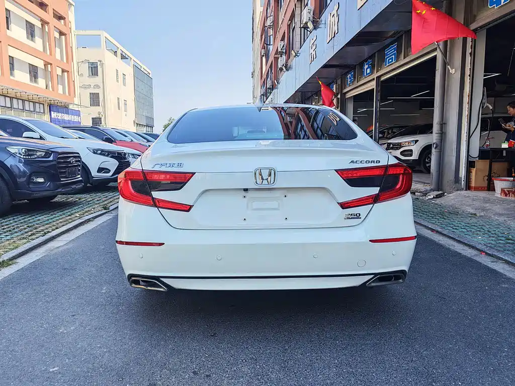Honda Accord — фото 4
