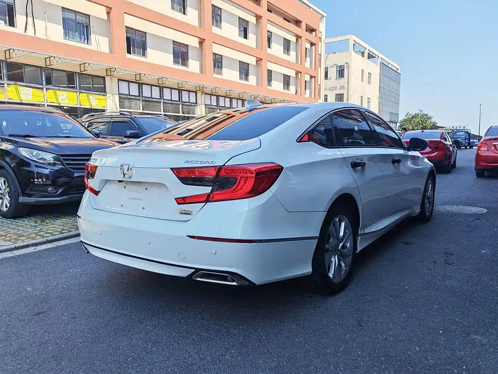 Honda Accord — фото 5