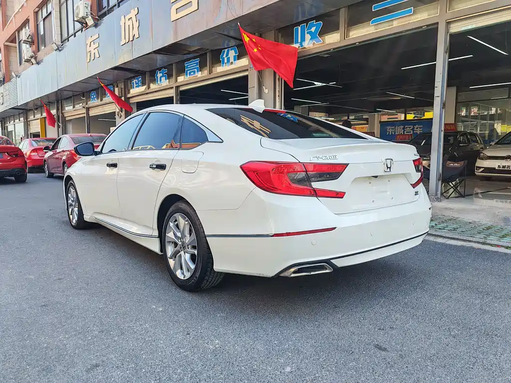 Honda Accord — фото 6