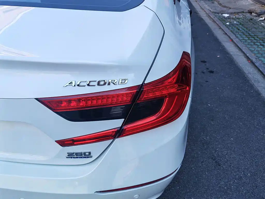 Honda Accord — фото 10