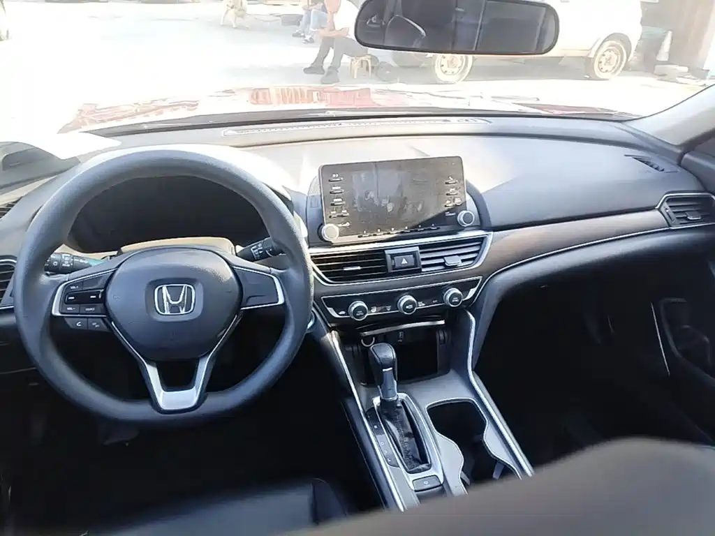Honda Accord — фото 10