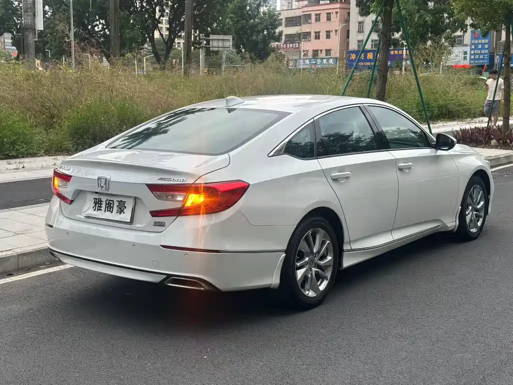 Honda Accord — фото 7