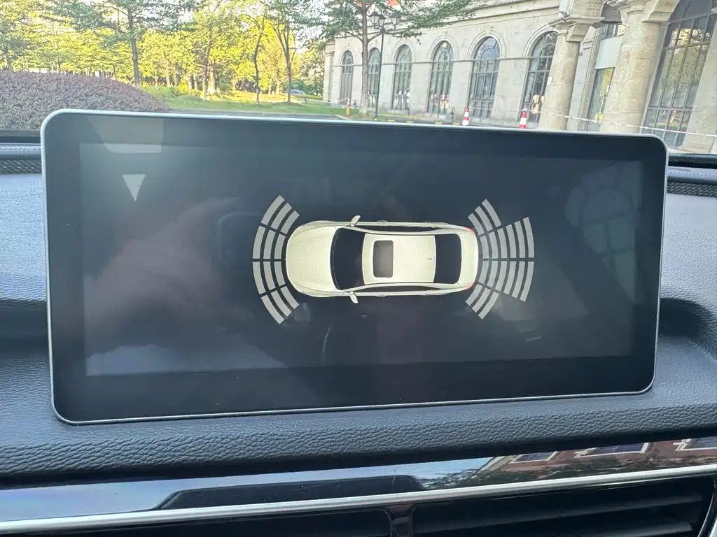 Hongqi Hongqi H5 — фото 20