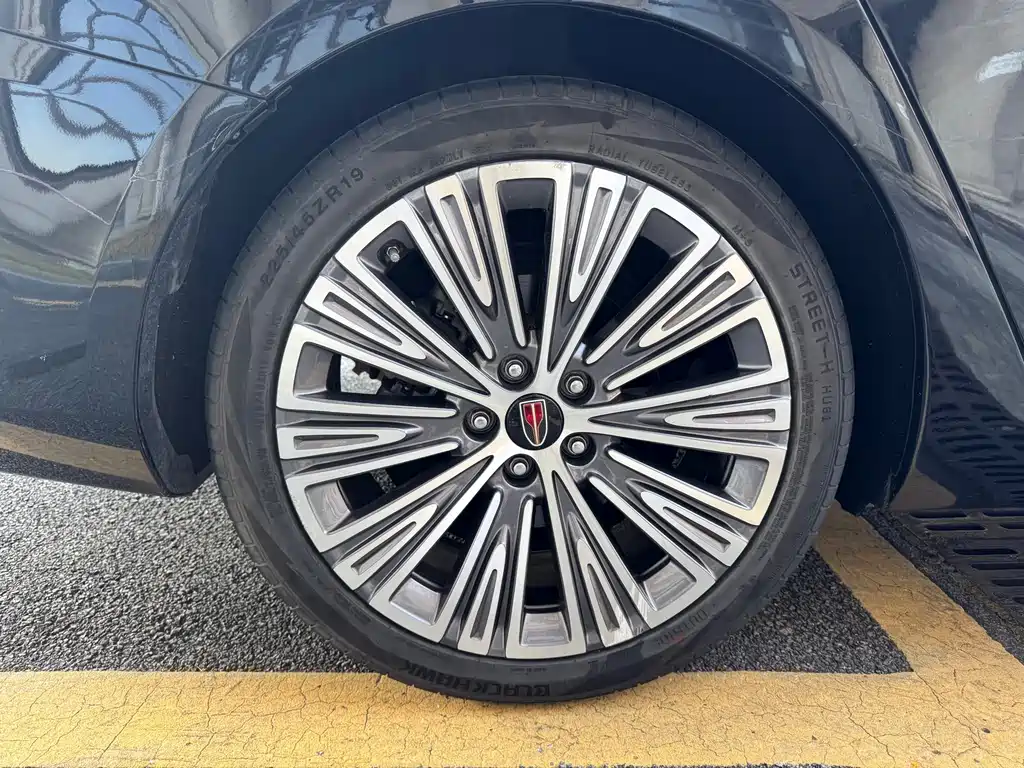 Hongqi Hongqi H5 — фото 36