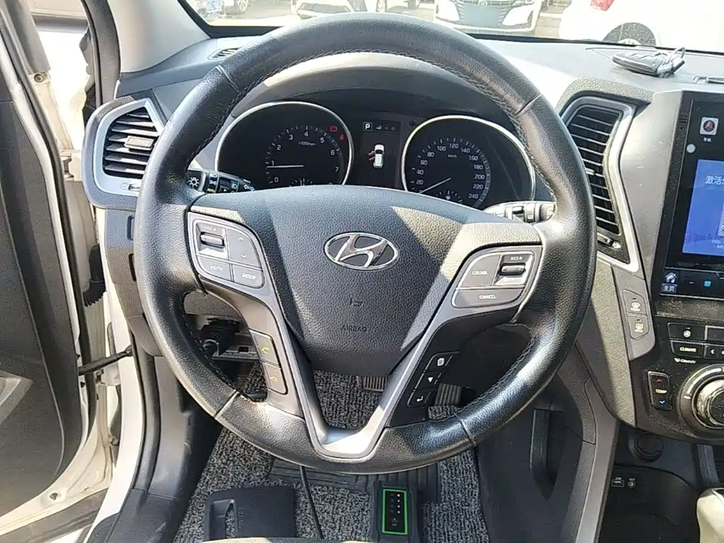 Hyundai Santa Fe — фото 11