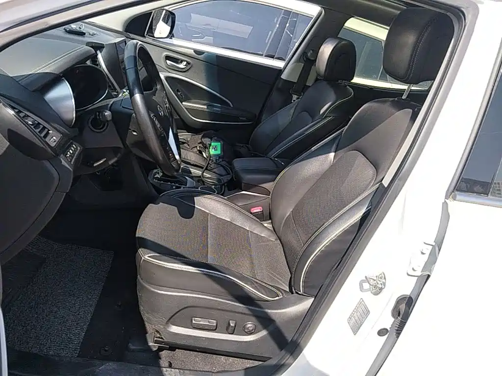 Hyundai Santa Fe — фото 15