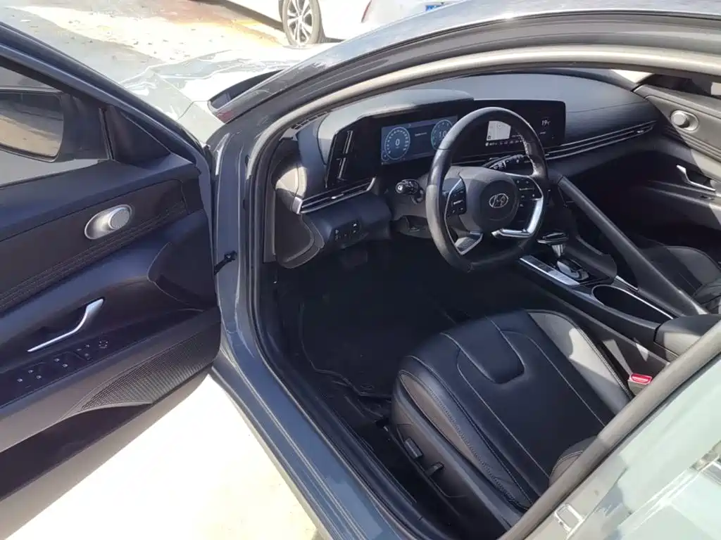 Hyundai Elantra — фото 16