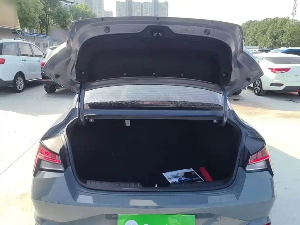 Hyundai Elantra — фото 19