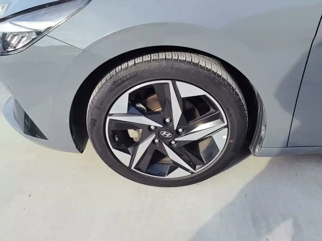 Hyundai Elantra — фото 23