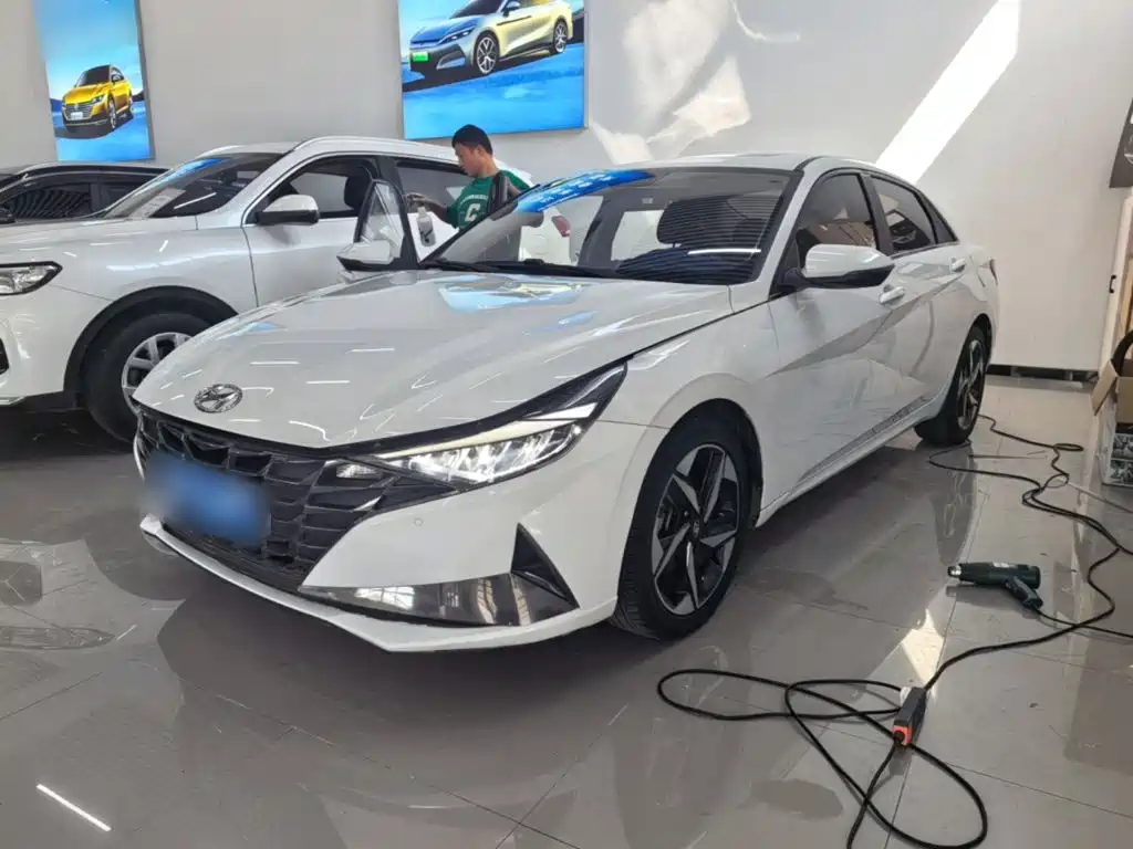 Hyundai Elantra — фото 2