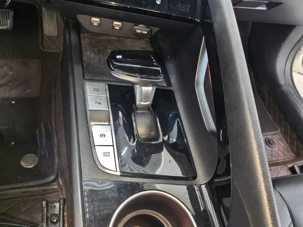 Hyundai Elantra — фото 14