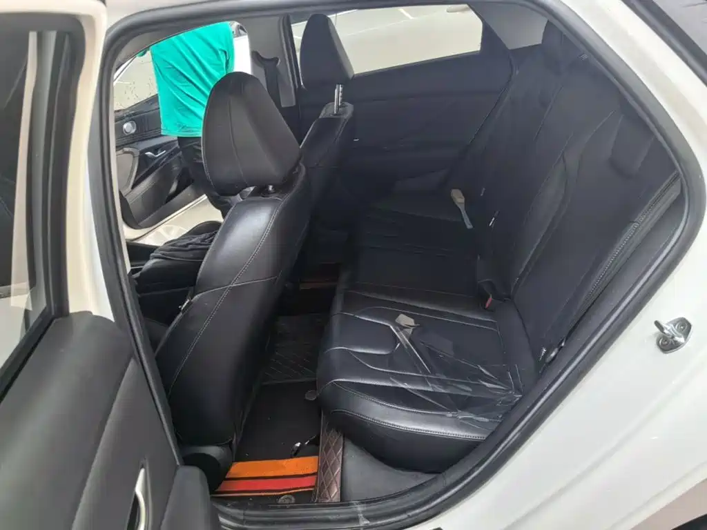 Hyundai Elantra — фото 17