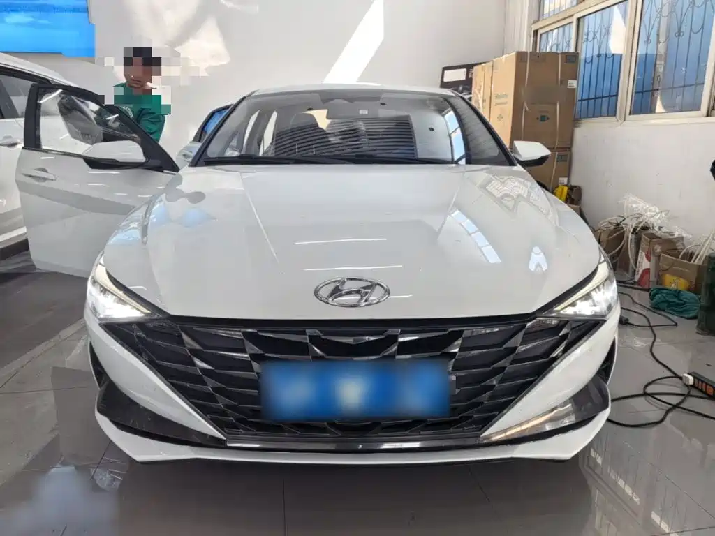 Hyundai Elantra — фото 3