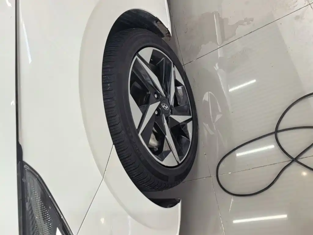Hyundai Elantra — фото 23