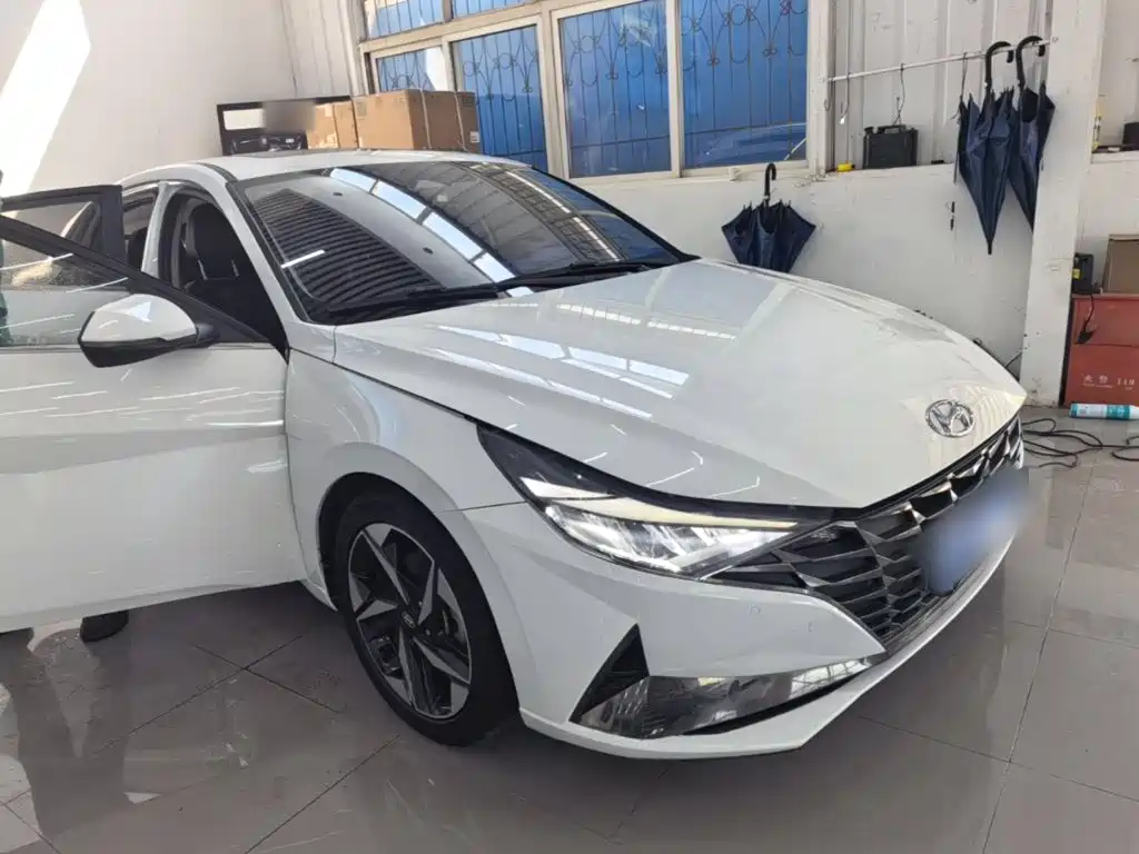 Hyundai Elantra — фото 4