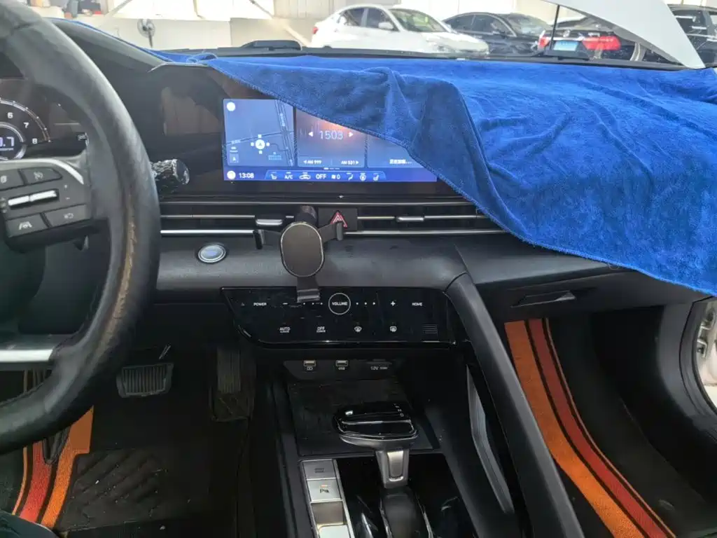 Hyundai Elantra — фото 10