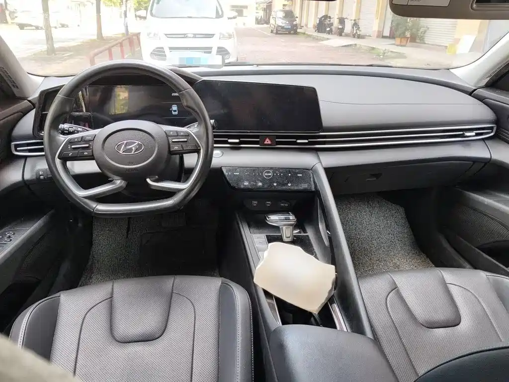 Hyundai Elantra — фото 13