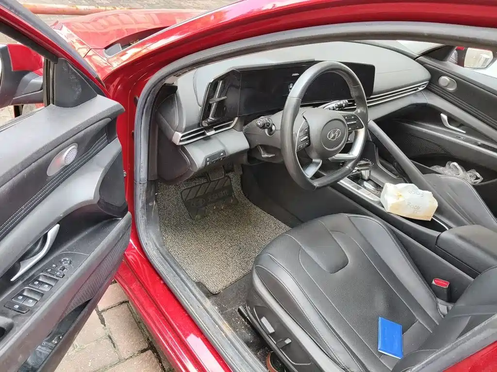 Hyundai Elantra — фото 14