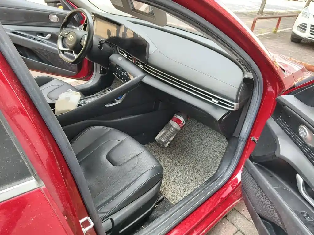 Hyundai Elantra — фото 18
