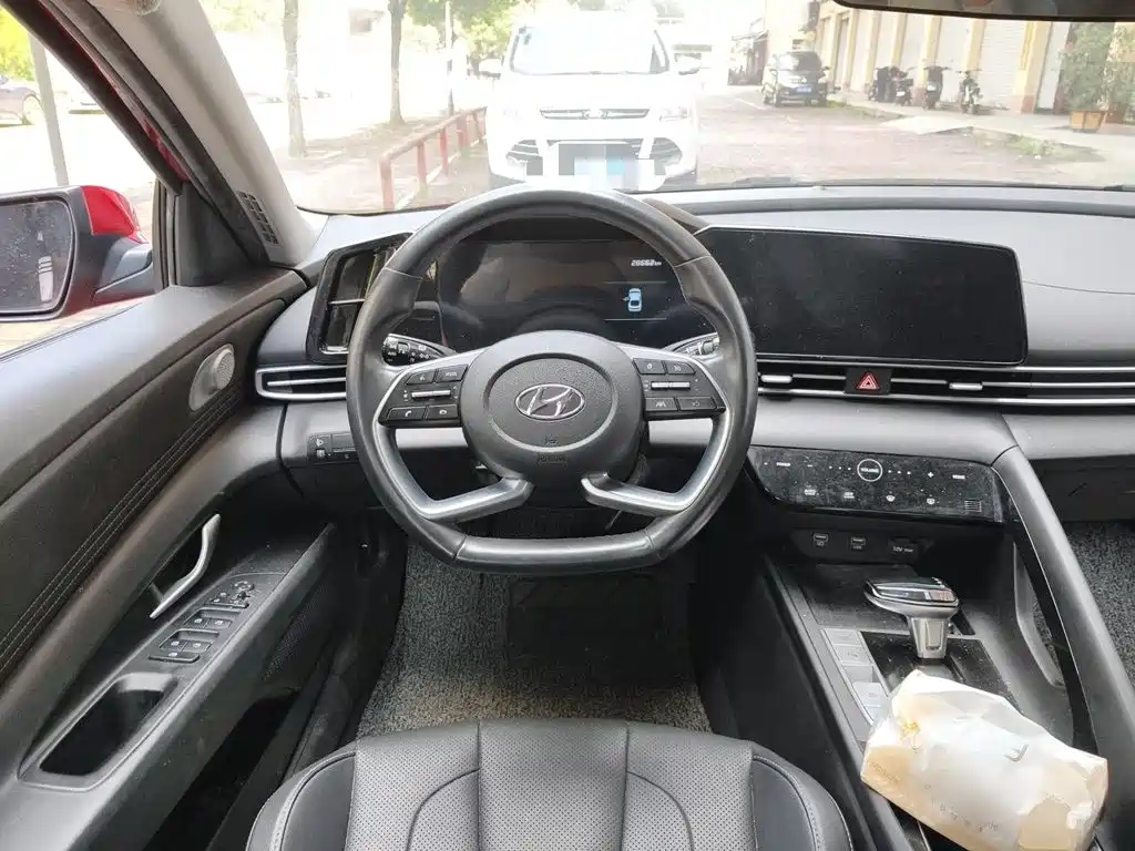 Hyundai Elantra — фото 3