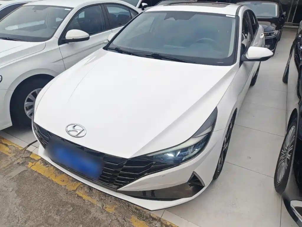 Hyundai Elantra — фото 2