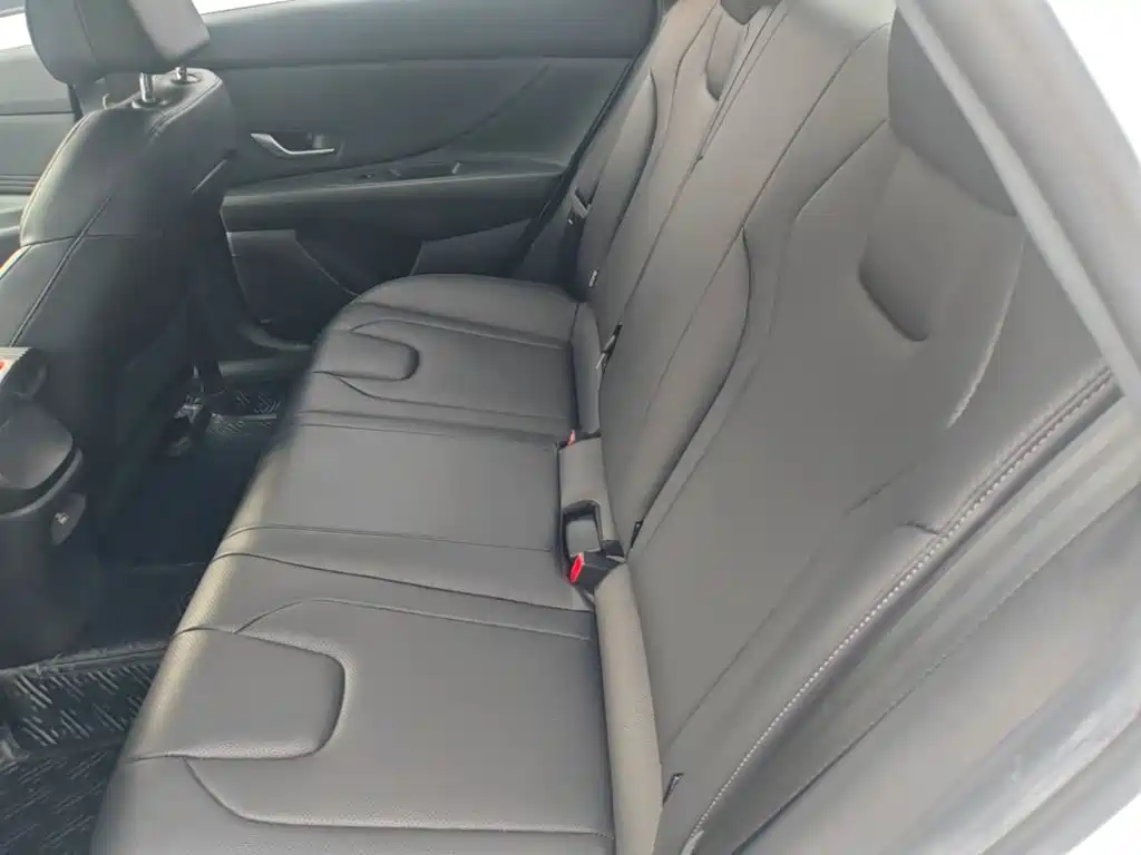 Hyundai Elantra — фото 17