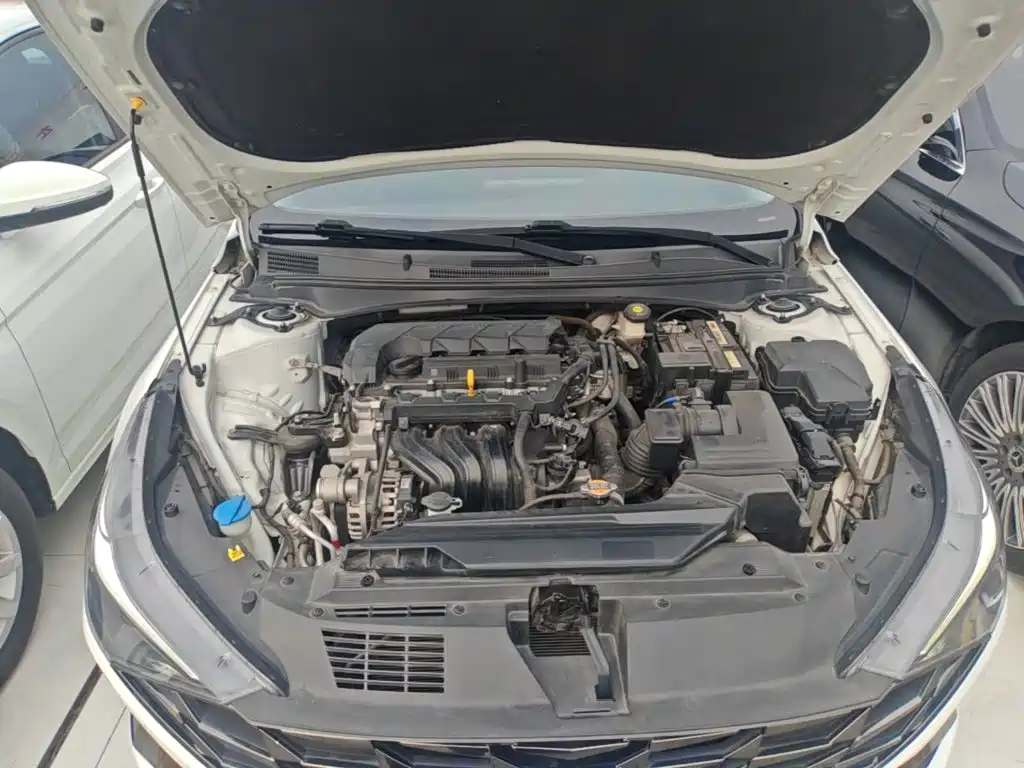 Hyundai Elantra — фото 20