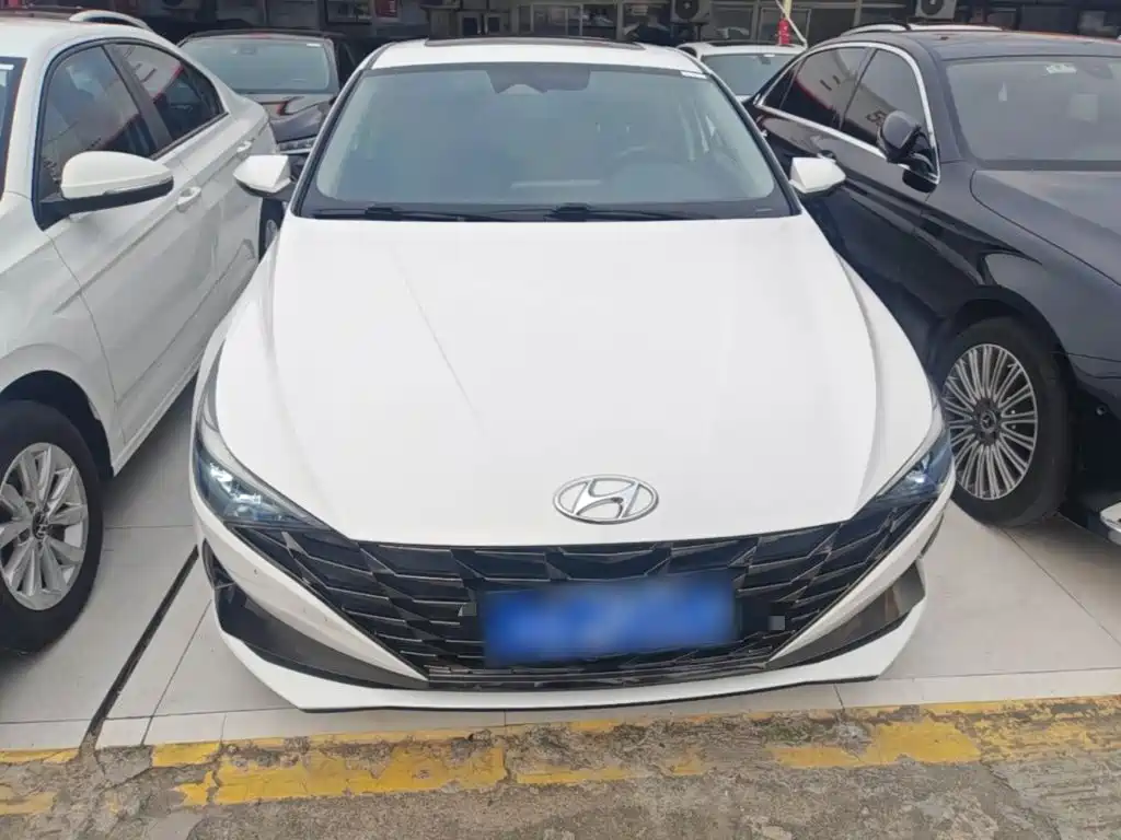 Hyundai Elantra — фото 3