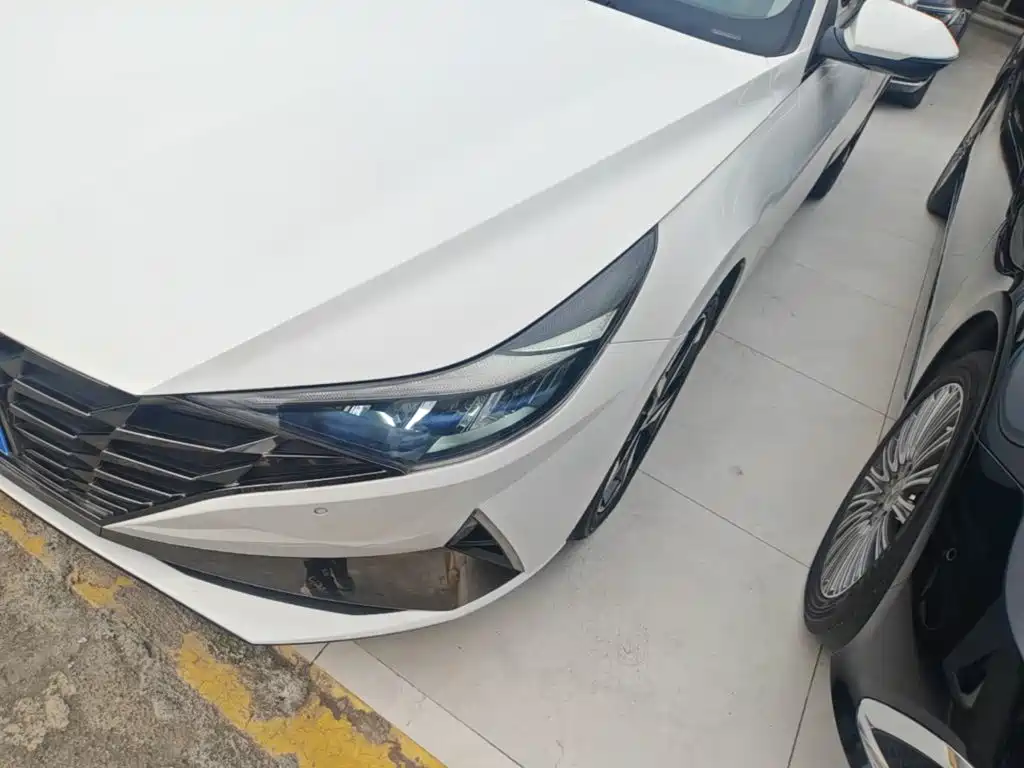 Hyundai Elantra — фото 24