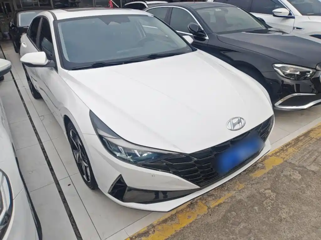 Hyundai Elantra — фото 4