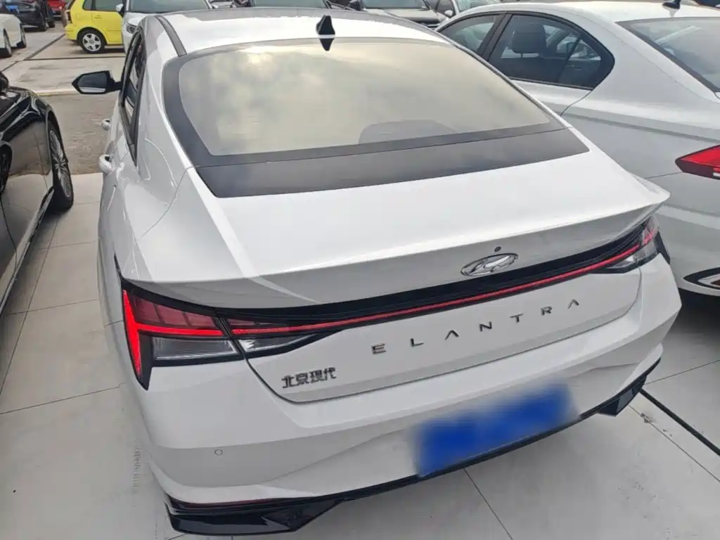 Hyundai Elantra — фото 6