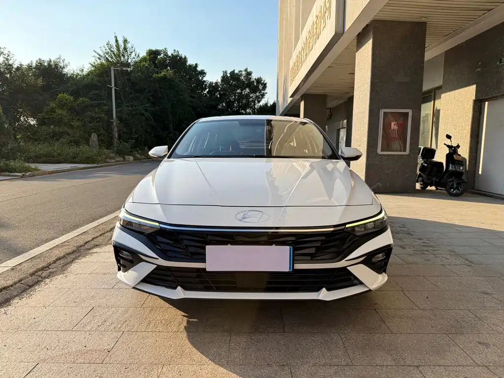 Hyundai Elantra — фото 2